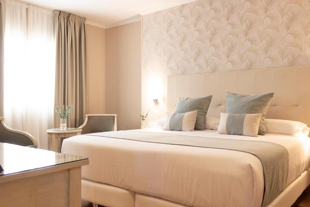 Alboran Algeciras Hotel ภายนอก รูปภาพ